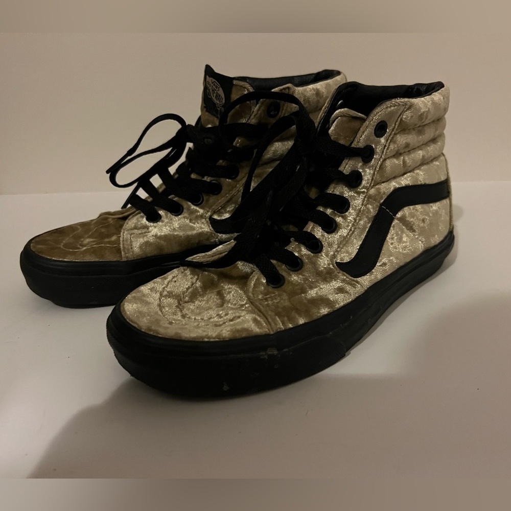 Vans High Top Gold Velvet 6.5 Sk8-Hi